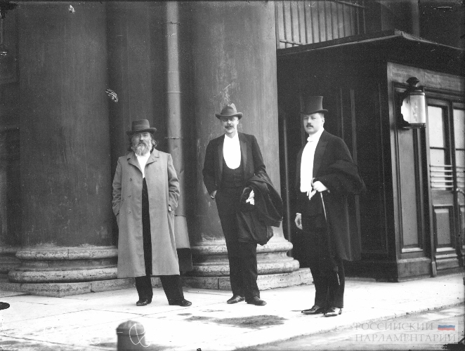 N.I.Kareev with State Duma deputy A.I. Rodichev and a writer V.D. Nabokov in April 27, 1906